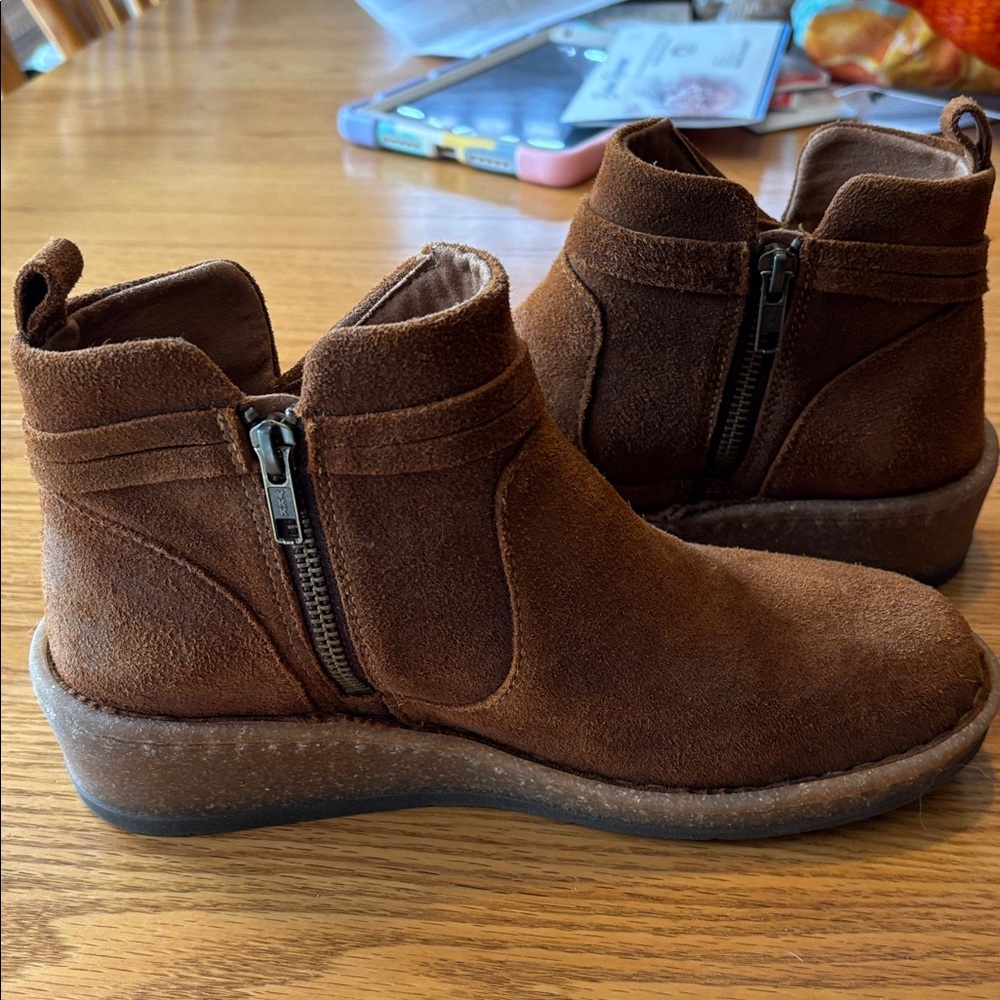 Brown Suede boots by Born - Picture 4 of 4